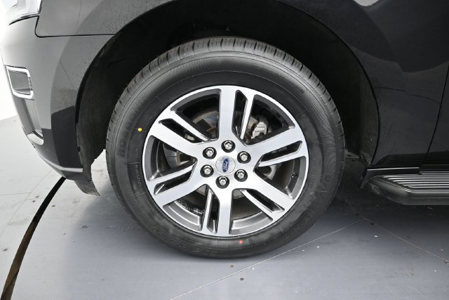 Certified 2024 Ford Expedition Limited RWD image 9