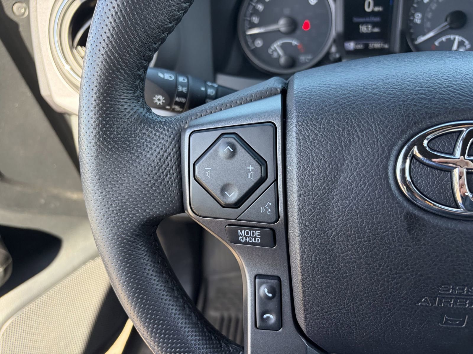 Used 2021 Toyota Tacoma TRD Off-Road w/ Technology Package AWD/4WD image 25