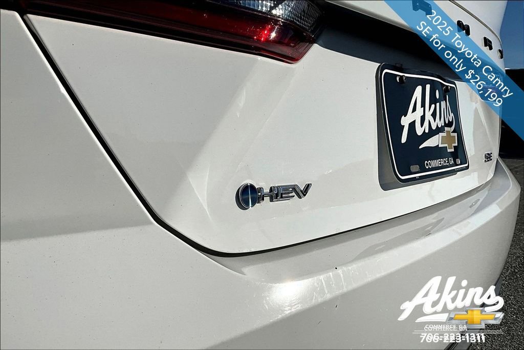 Used 2025 Toyota Camry SE image 18