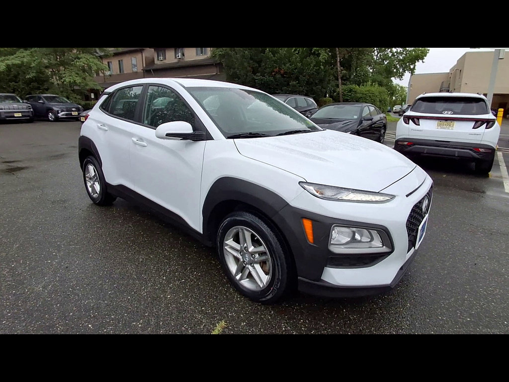 Certified 2021 Hyundai Kona SE w/ Cargo Package AWD/4WD image 2