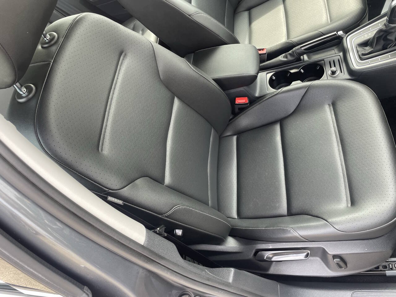 Used 2016 Volkswagen Golf Limited Edition FWD image 16