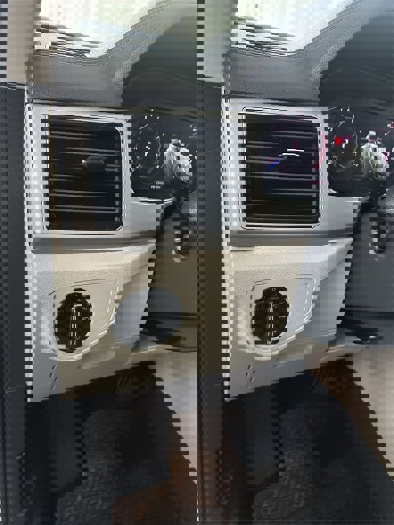 Used 2019 Volkswagen Atlas SEL Premium image 16