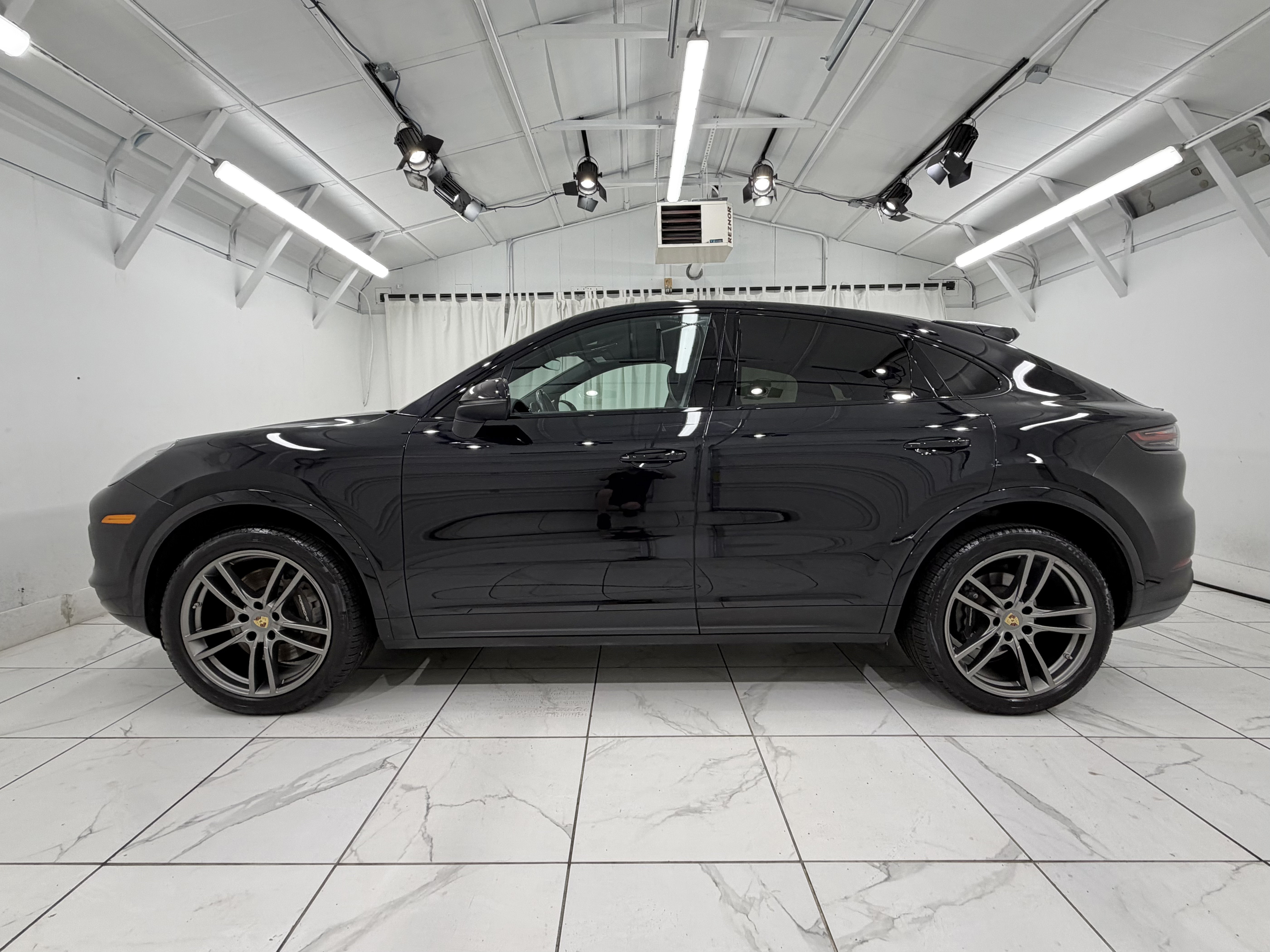 Certified 2022 Porsche Cayenne Platinum Edition AWD/4WD image 15