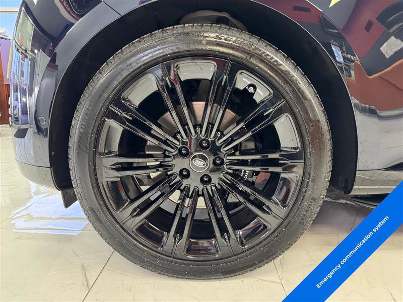 Used 2025 Land Rover Range Rover SE image 8