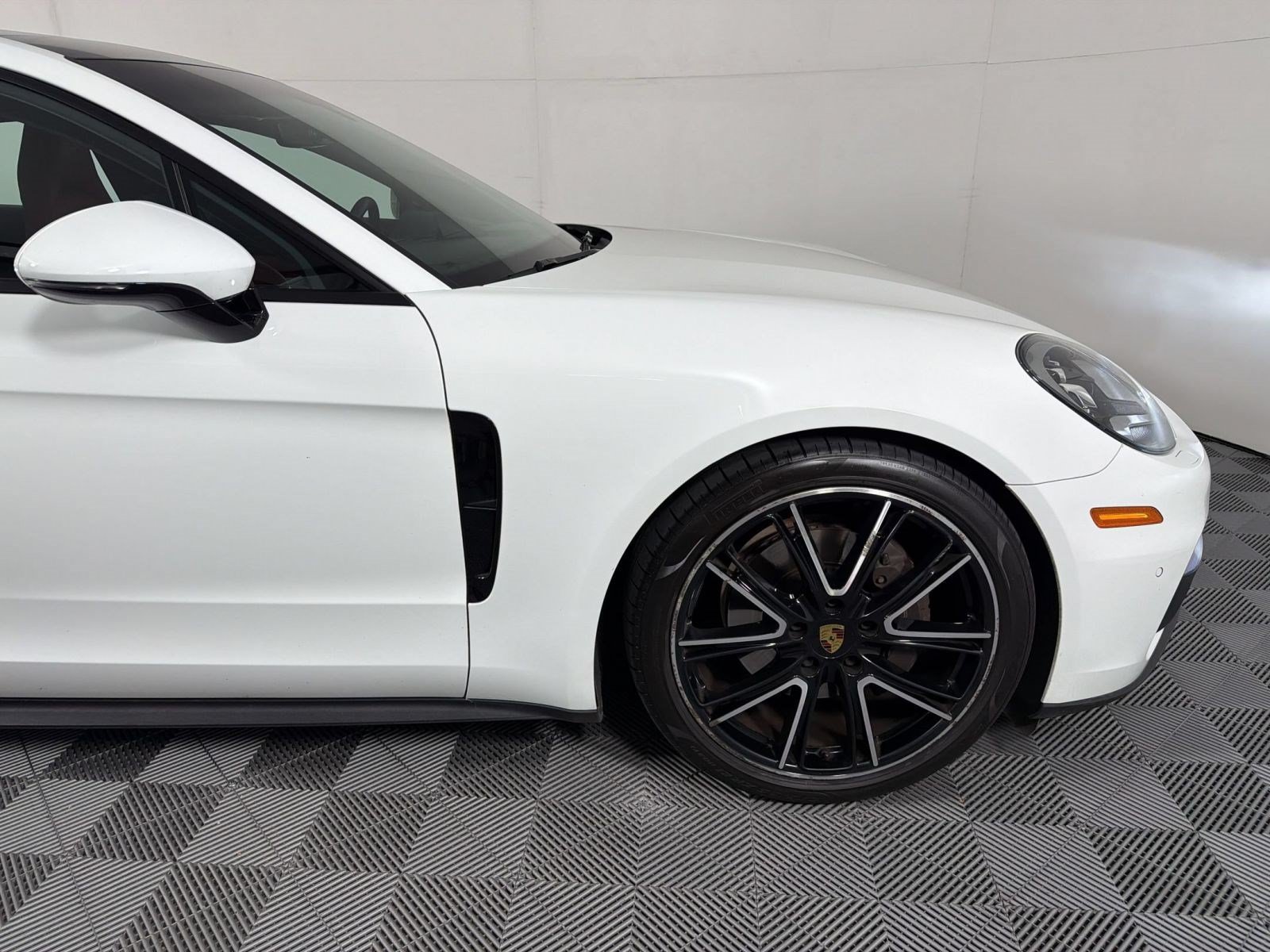 Certified 2019 Porsche Panamera image 13