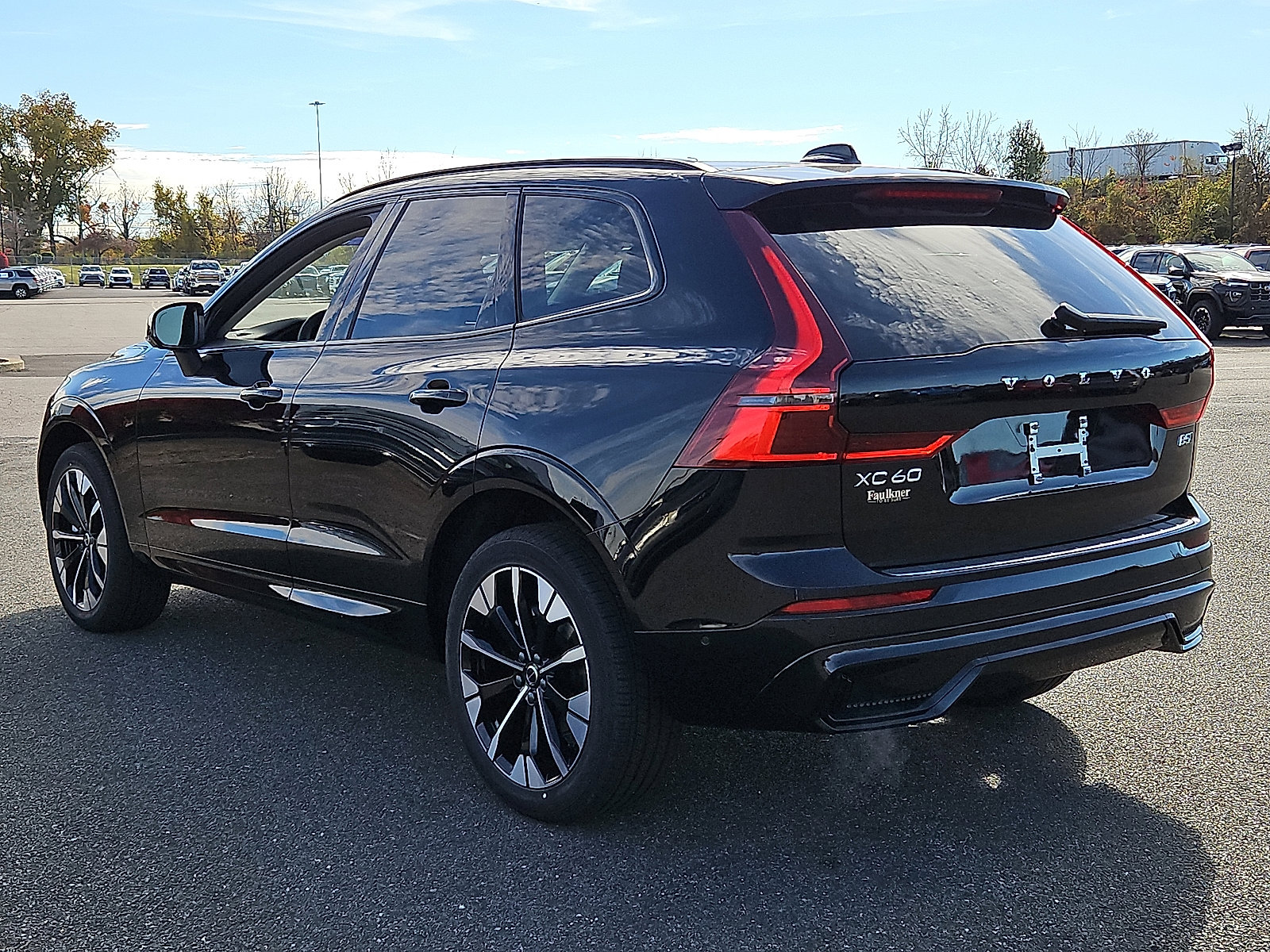 New 2026 Volvo XC60 B5 Plus w/ Protection Package Premier AWD/4WD image 4