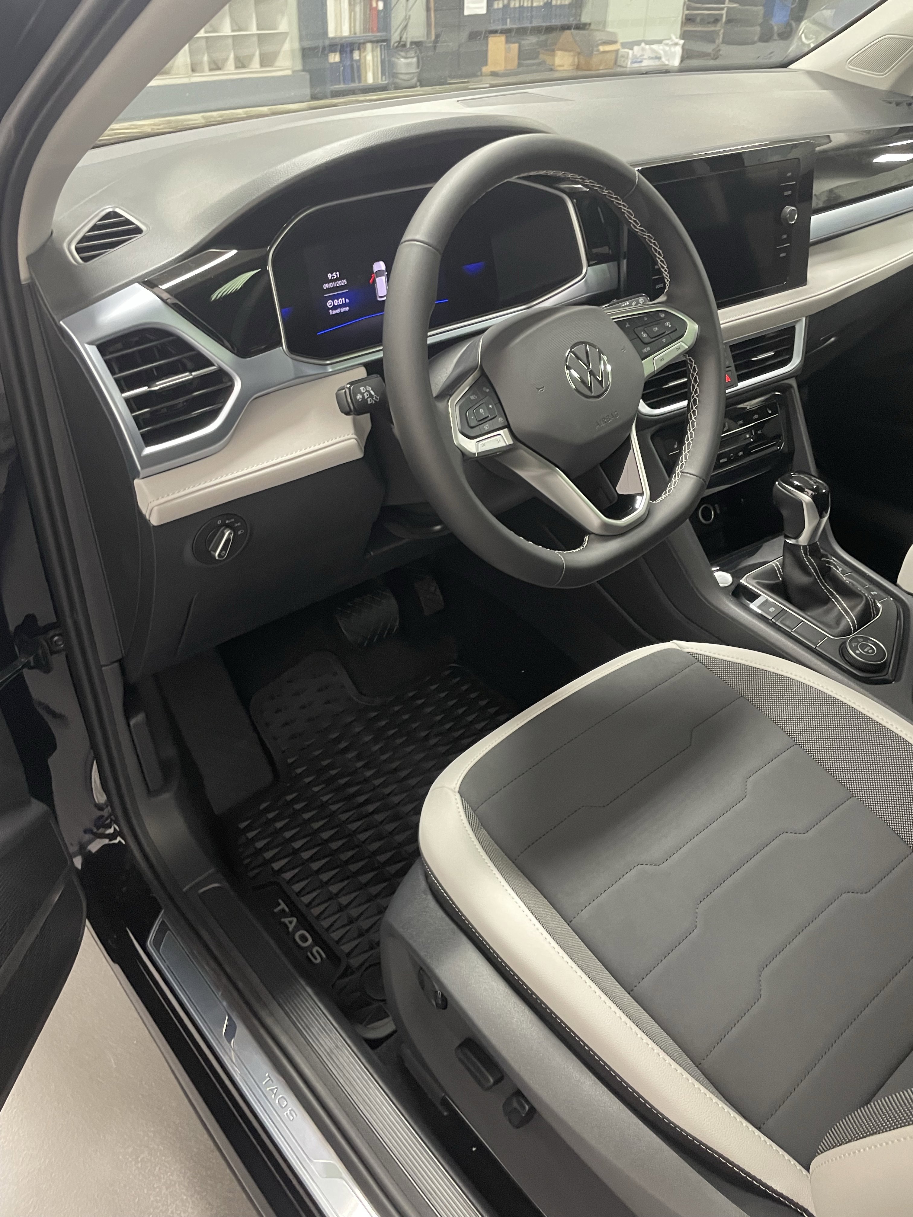 New 2025 Volkswagen Taos SE image 7