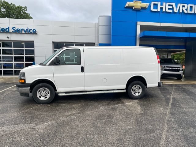 Used 2024 Chevrolet Express 2500 w/ Driver Convenience Package RWD image 2