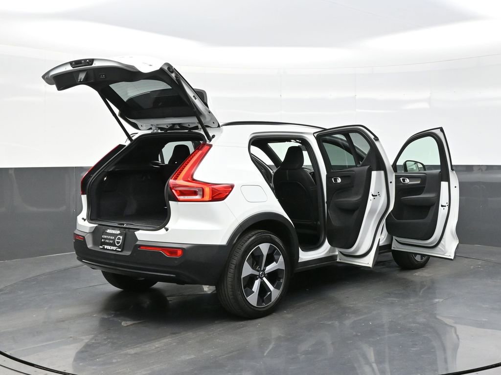 Used 2023 Volvo XC40 B5 Plus w/ Climate Package image 35