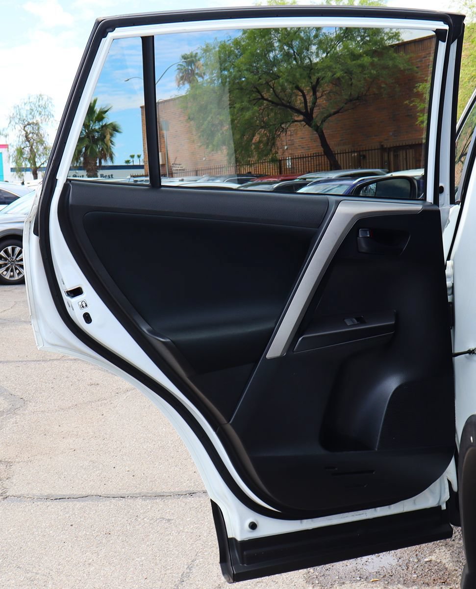 Used 2018 Toyota RAV4 LE w/ All Weather Liner Package FWD image 32