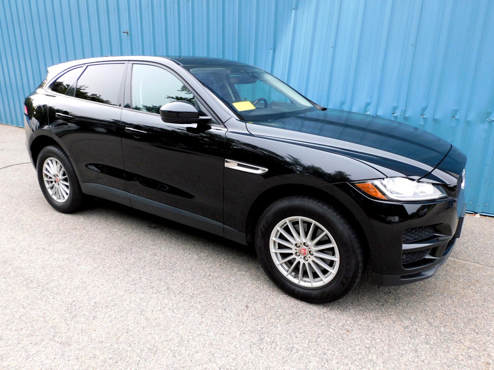 Used 2017 Jaguar F-PACE image 7
