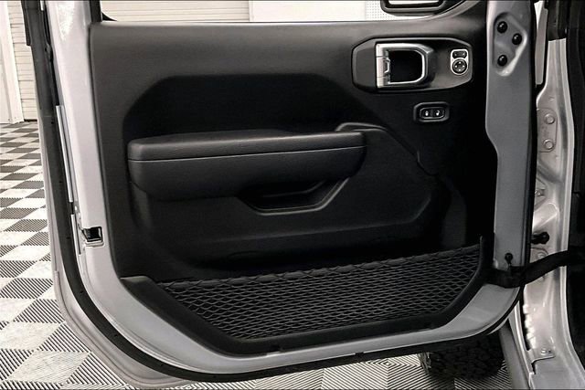 Used 2024 Jeep Wrangler Unlimited Rubicon w/ Technology Group AWD/4WD image 19