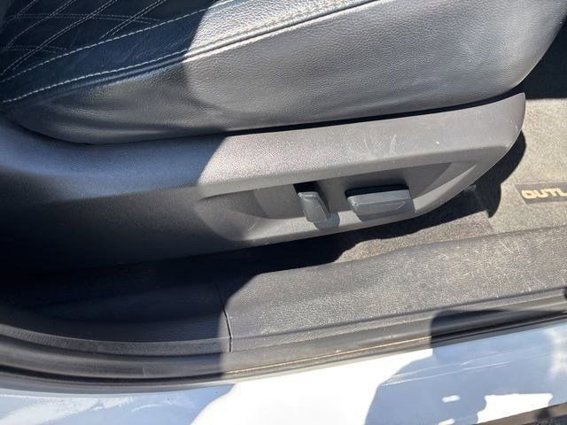 Used 2023 Mitsubishi Outlander SEL AWD/4WD image 42