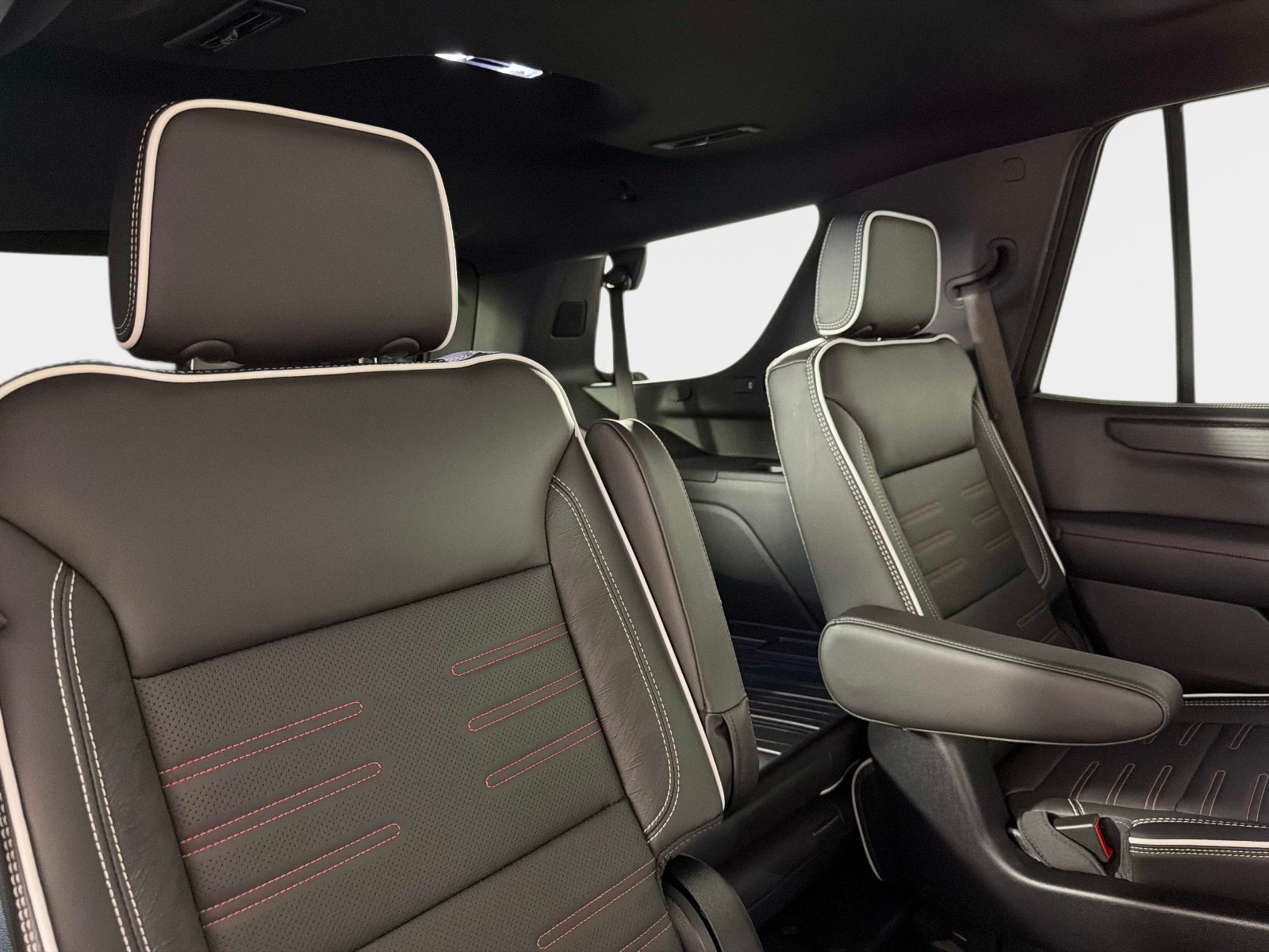 Used 2026 GMC Yukon AT4 Ultimate w/ LPO, Floor Liner Package AWD/4WD image 29