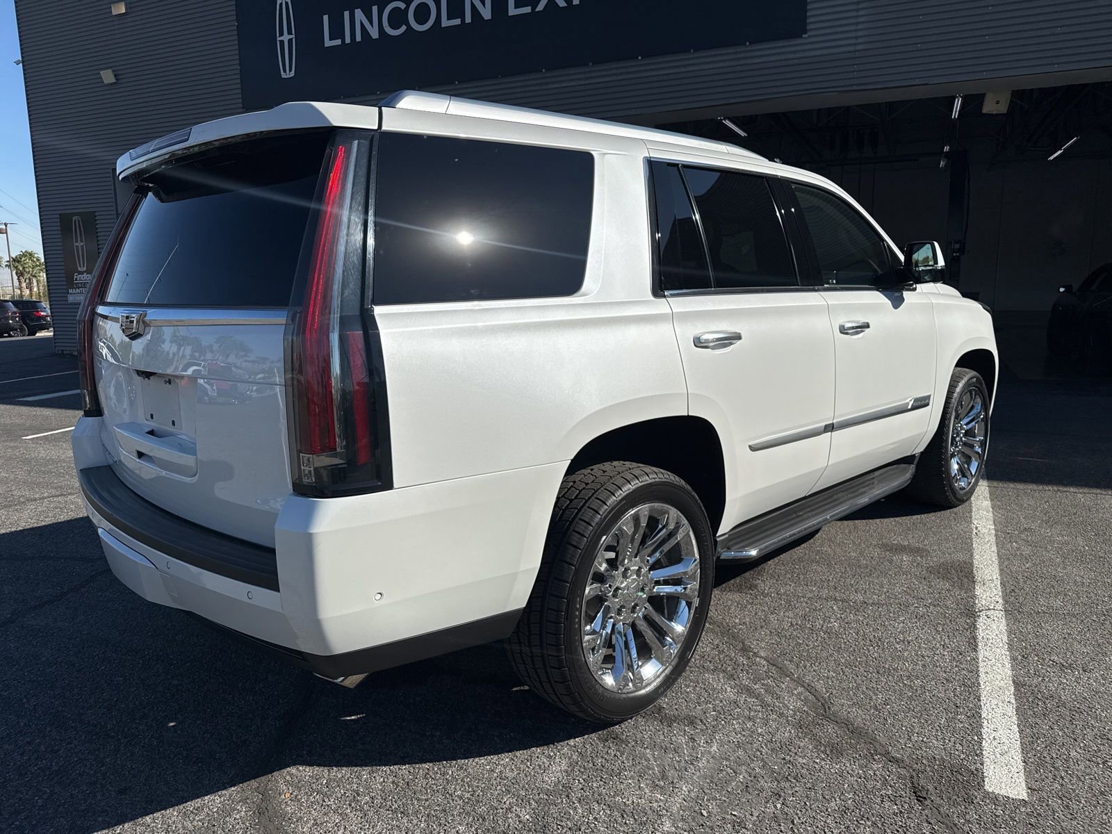 Used 2019 Cadillac Escalade Luxury w/ LPO, Radiant Package image 5