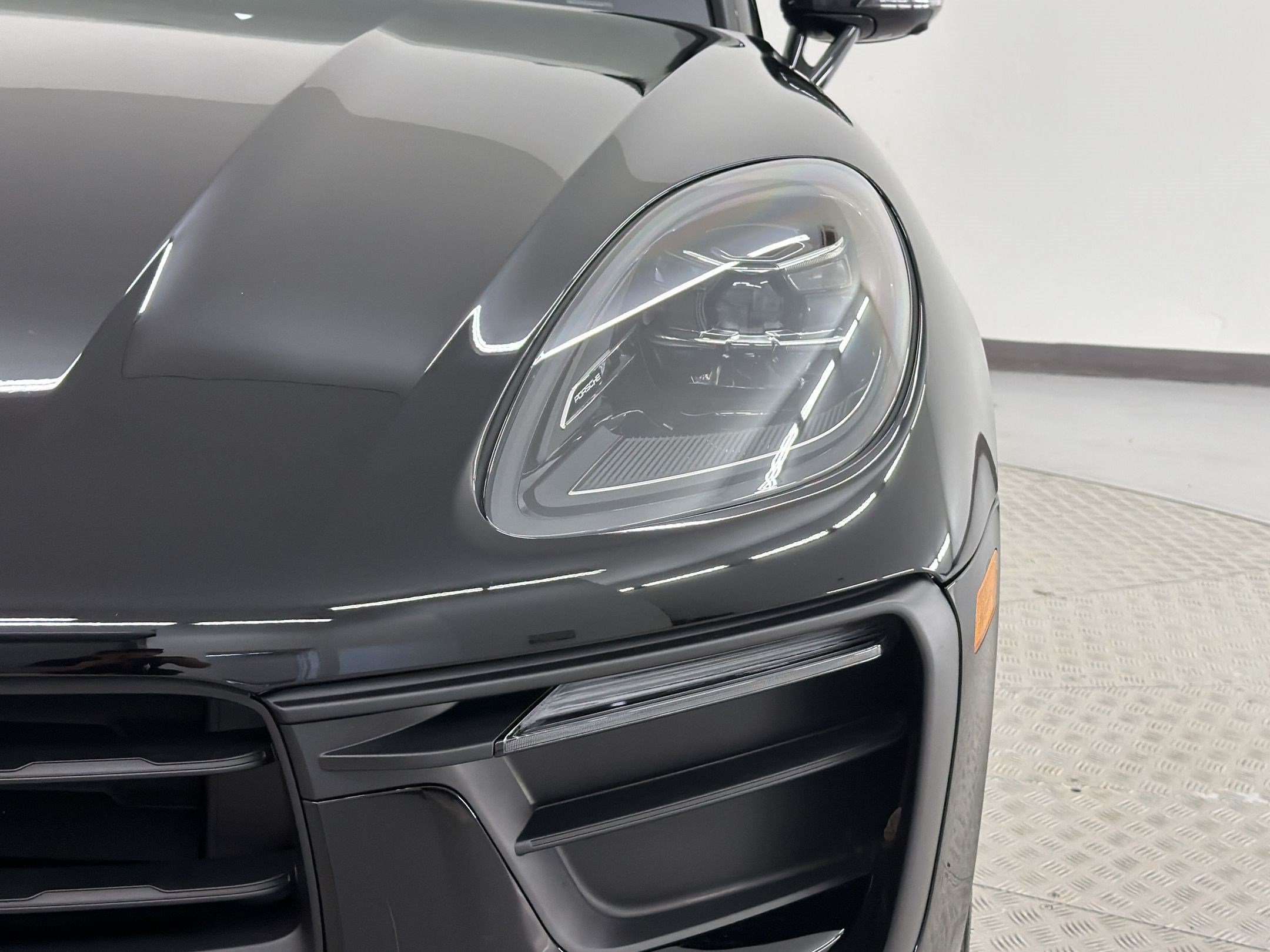 Used 2026 Porsche Macan AWD/4WD image 11