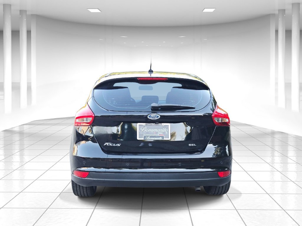 Used 2018 Ford Focus SEL w/ Cold Weather Package FWD image 4