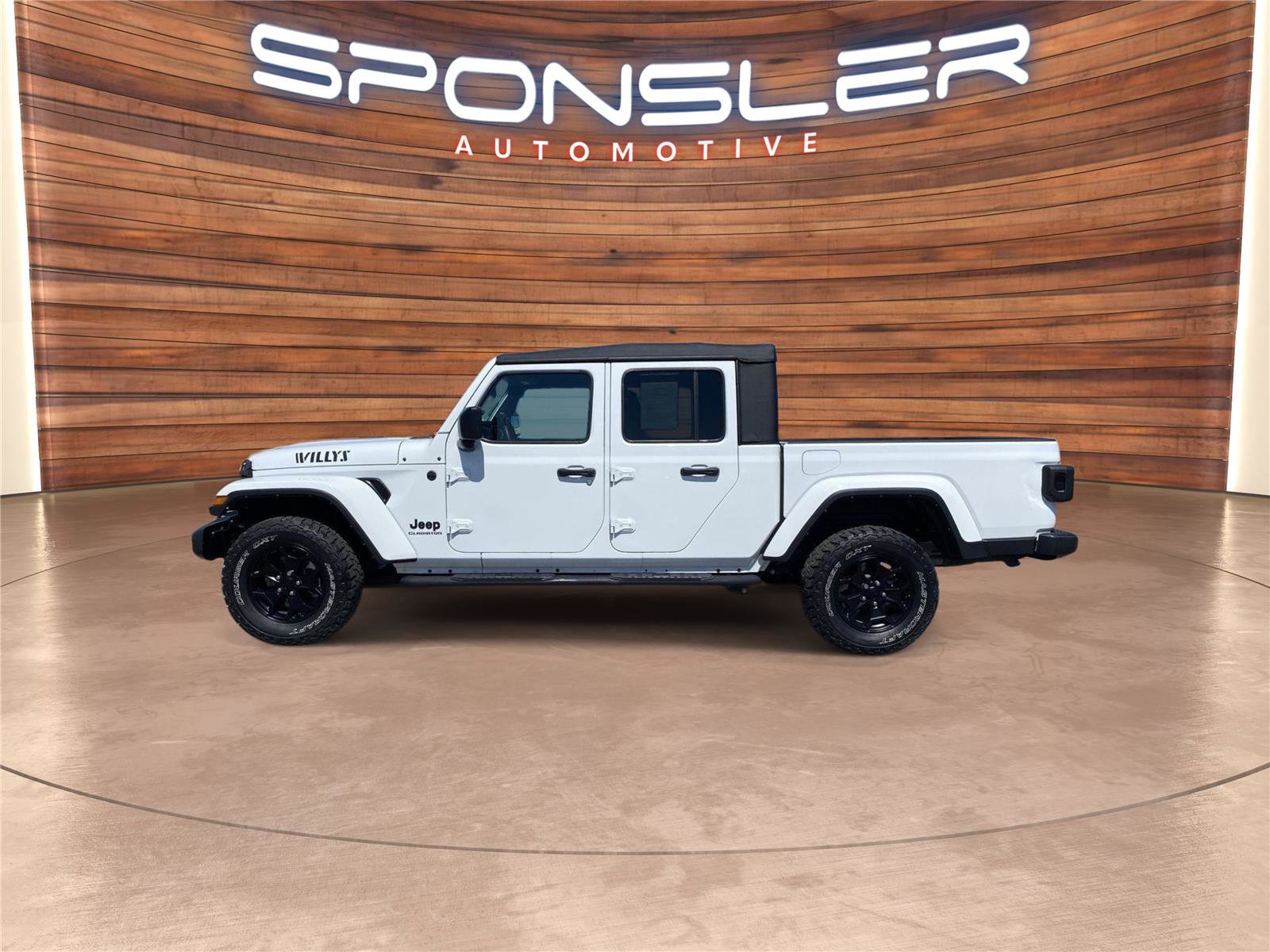Used 2022 Jeep Gladiator Sport AWD/4WD image 2