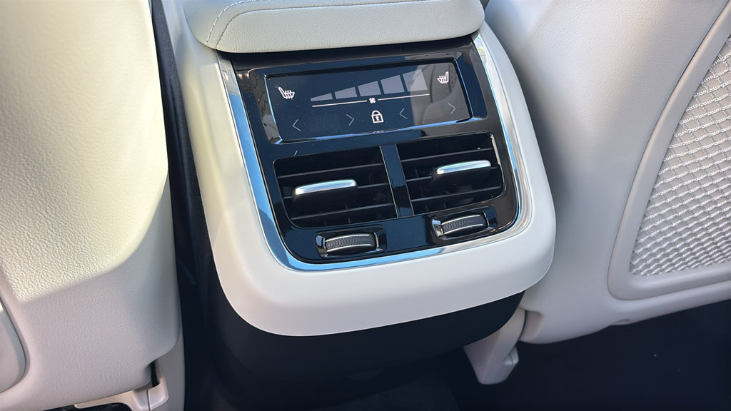 New 2027 Volvo XC60 B5 Ultra AWD/4WD image 8