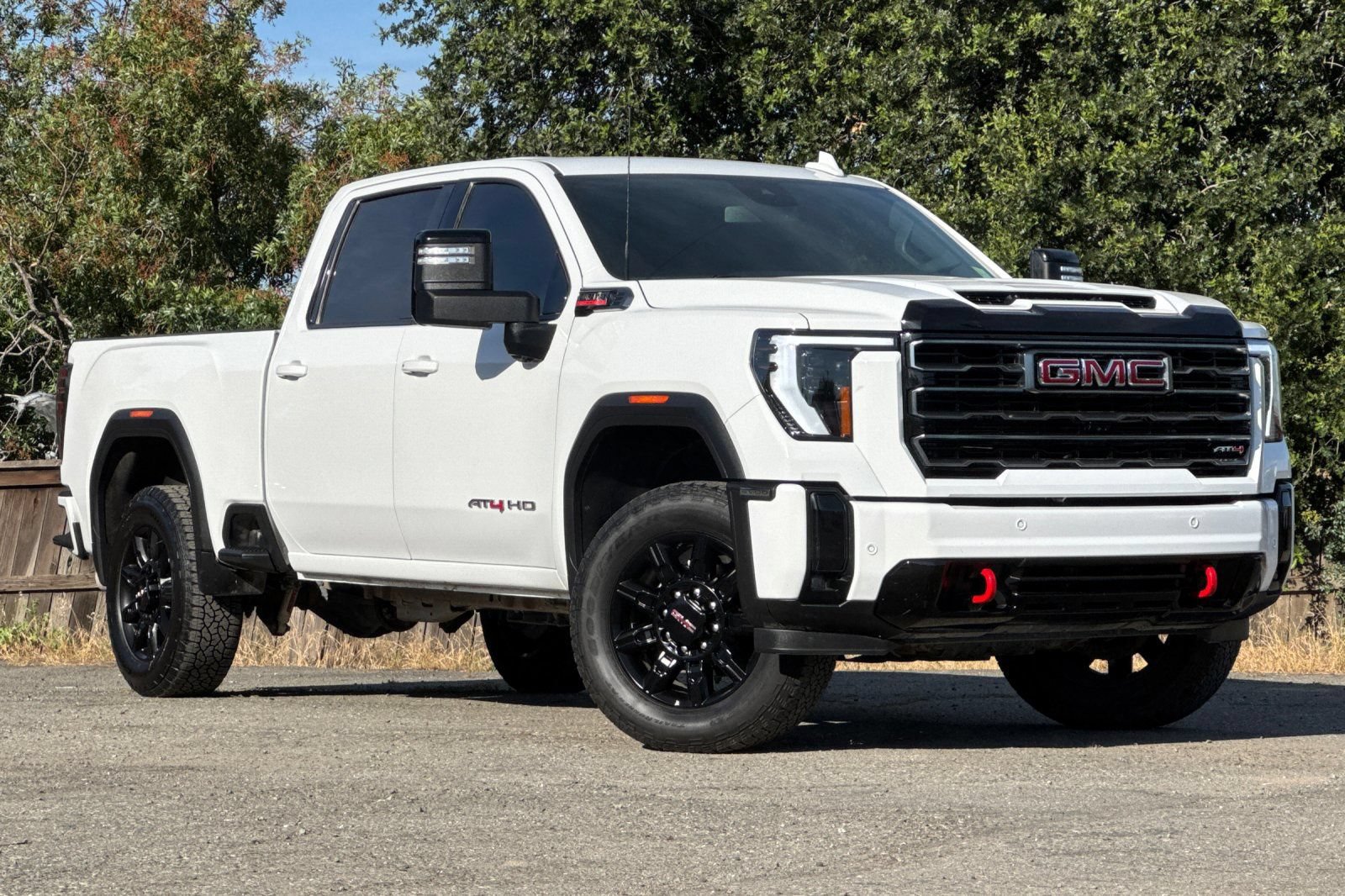 Used 2025 GMC Sierra 2500 AT4 AWD/4WD image 2