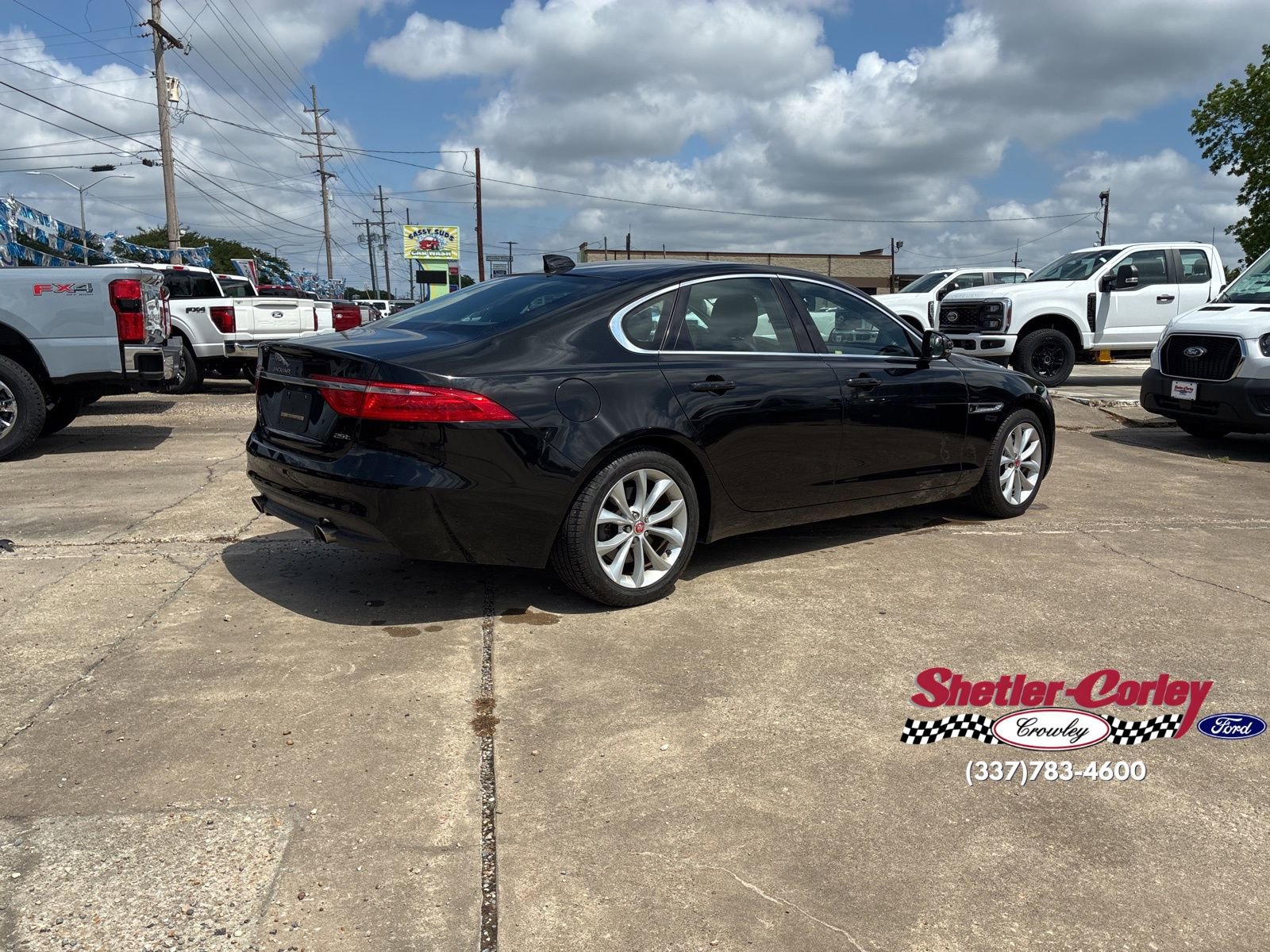Used 2018 Jaguar XF Premium RWD image 16