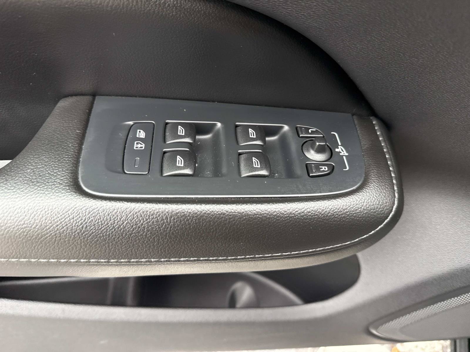 Used 2019 Volvo S60 T5 Momentum w/ Premium Package FWD image 20