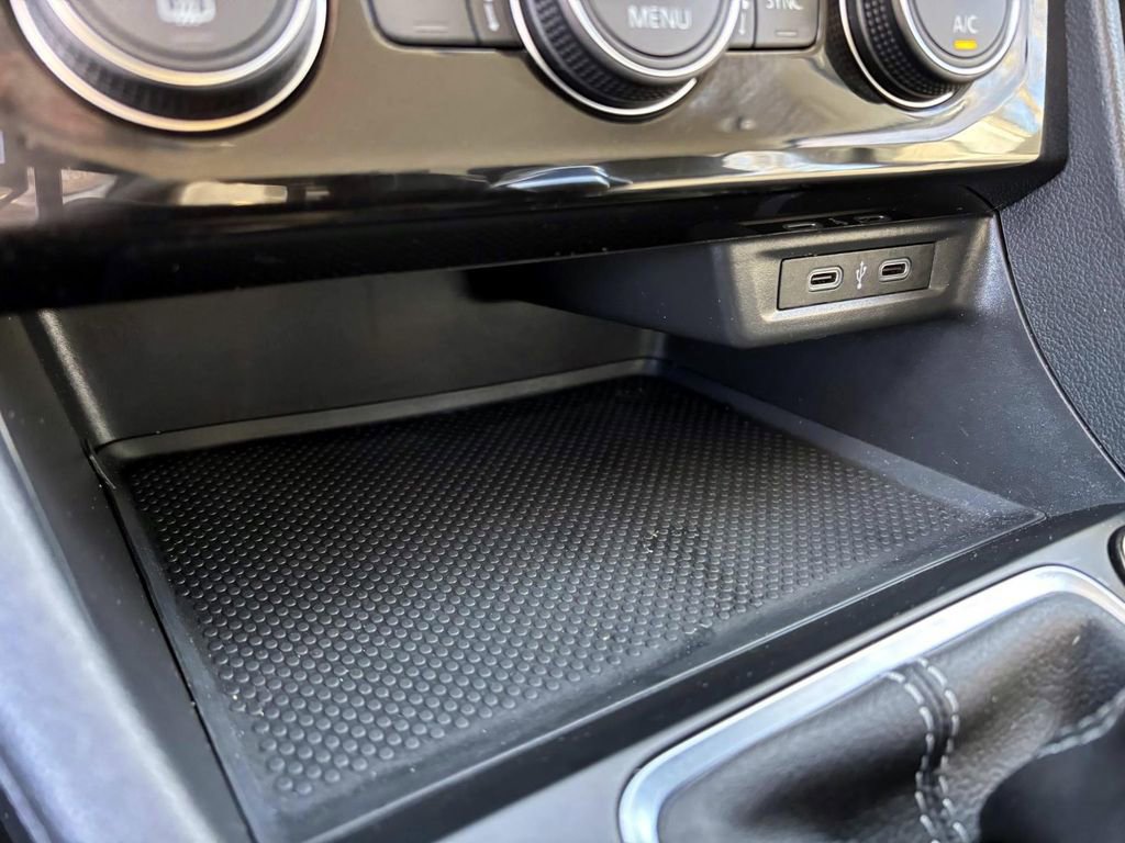 Used 2022 Volkswagen Jetta SE image 22