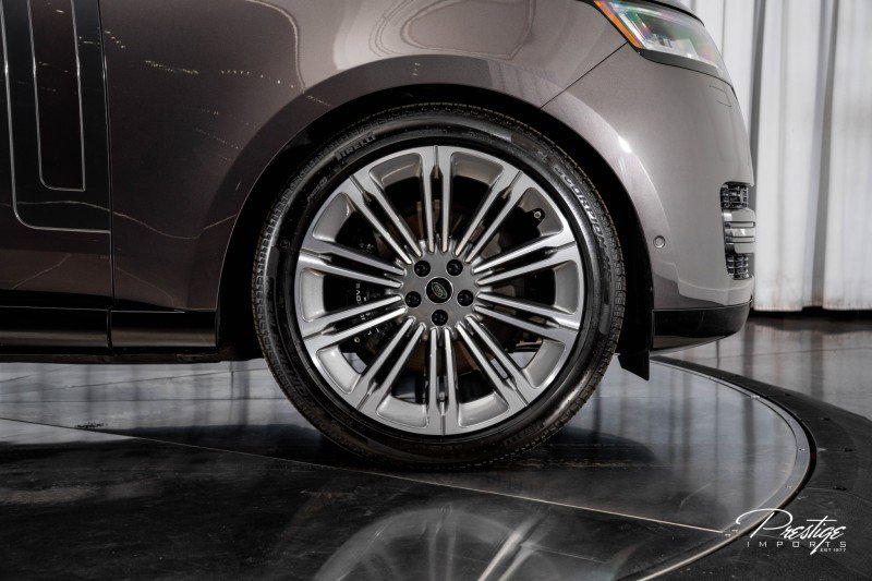 Used 2025 Land Rover Range Rover SE image 16