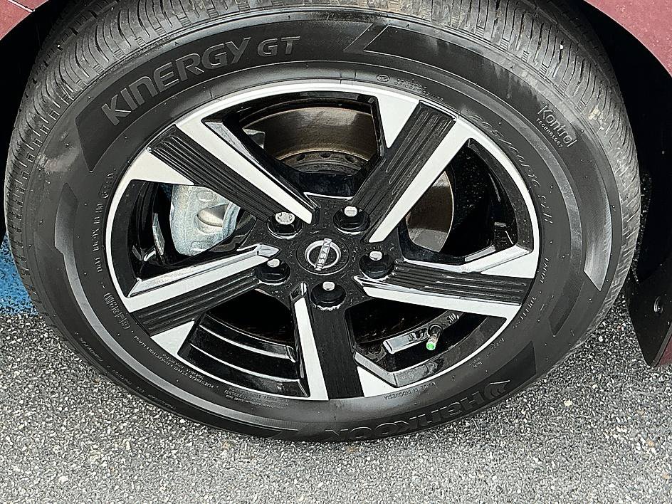 Used 2025 Nissan Sentra SV FWD image 10
