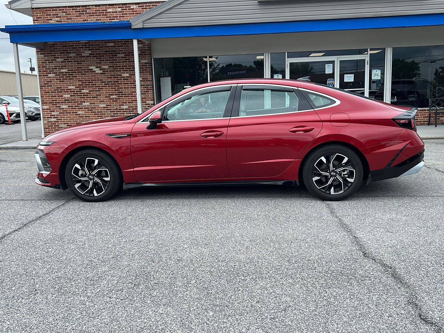 Certified 2024 Hyundai Sonata SEL AWD/4WD image 2