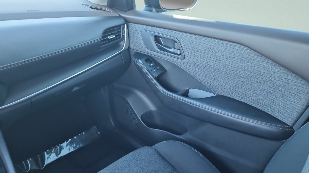 Used 2022 Nissan Rogue S FWD image 13