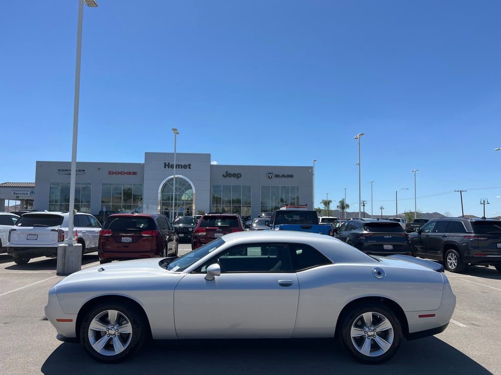 Used 2023 Dodge Challenger SXT image 5