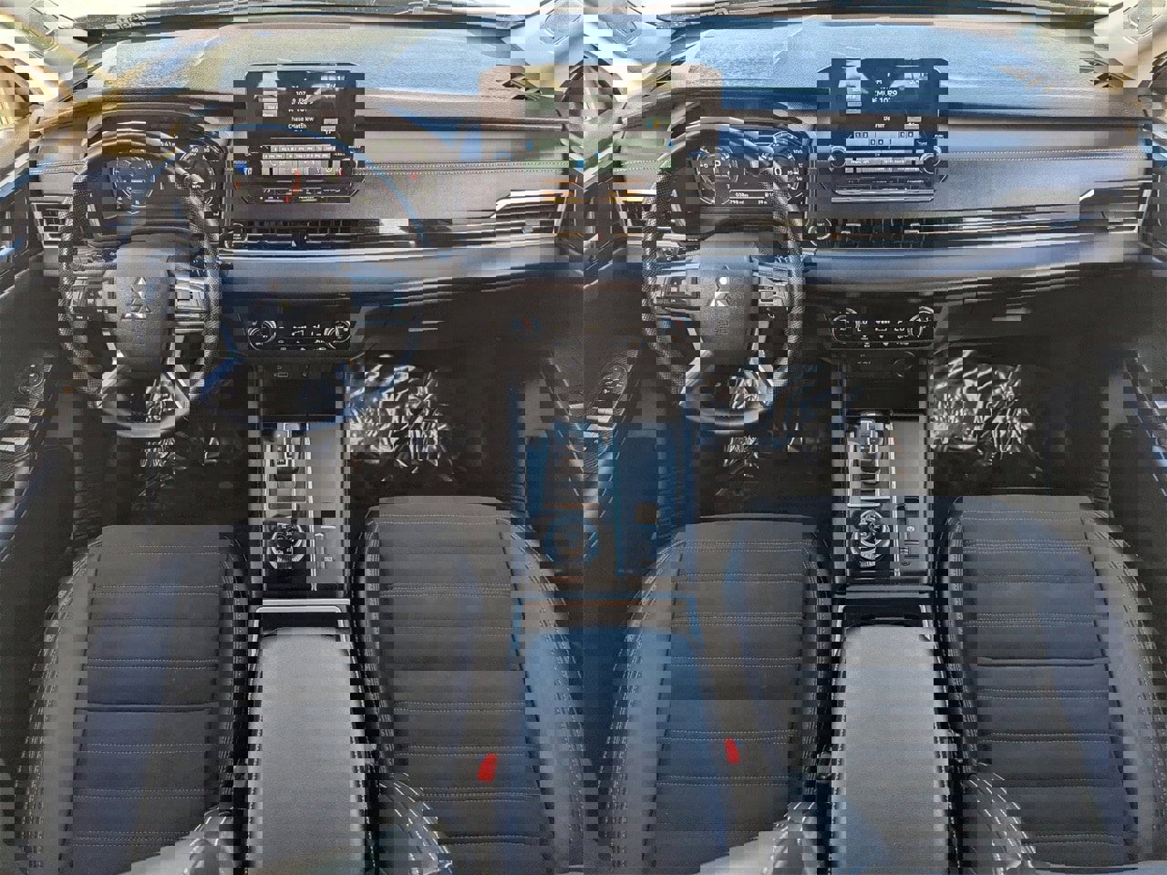 Used 2024 Mitsubishi Outlander AWD image 12