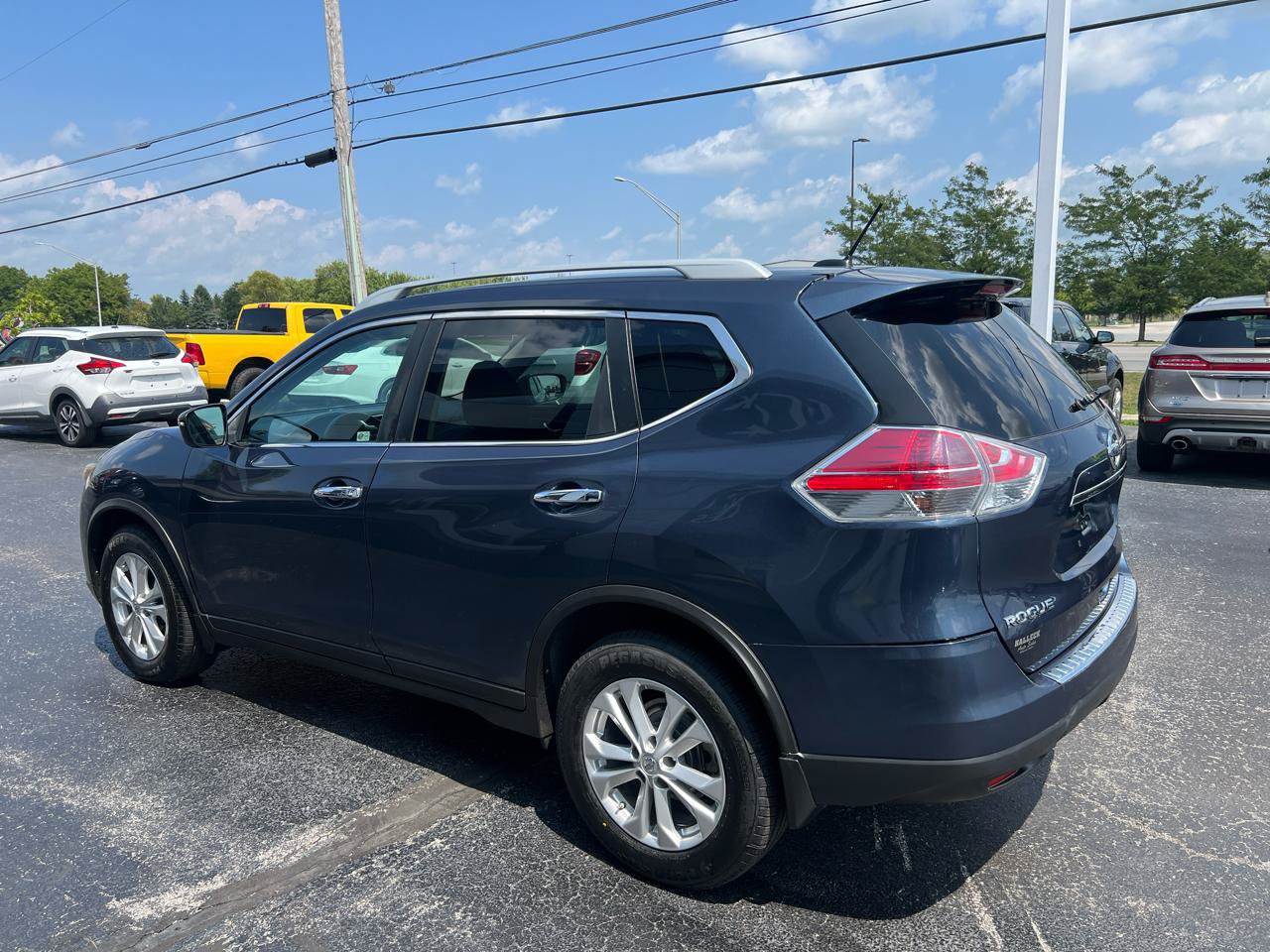 Used 2016 Nissan Rogue SV FWD image 3