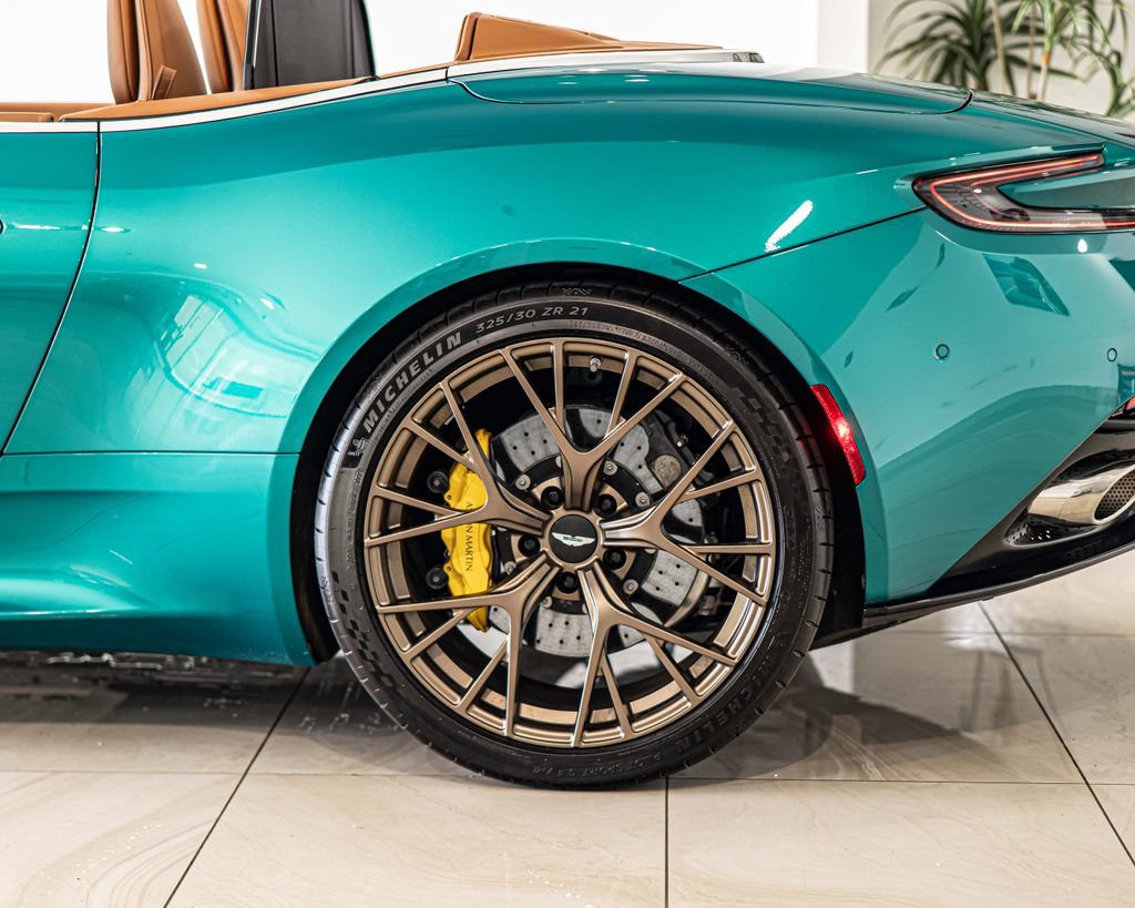 Used 2025 Aston Martin DB12 Convertible RWD image 7