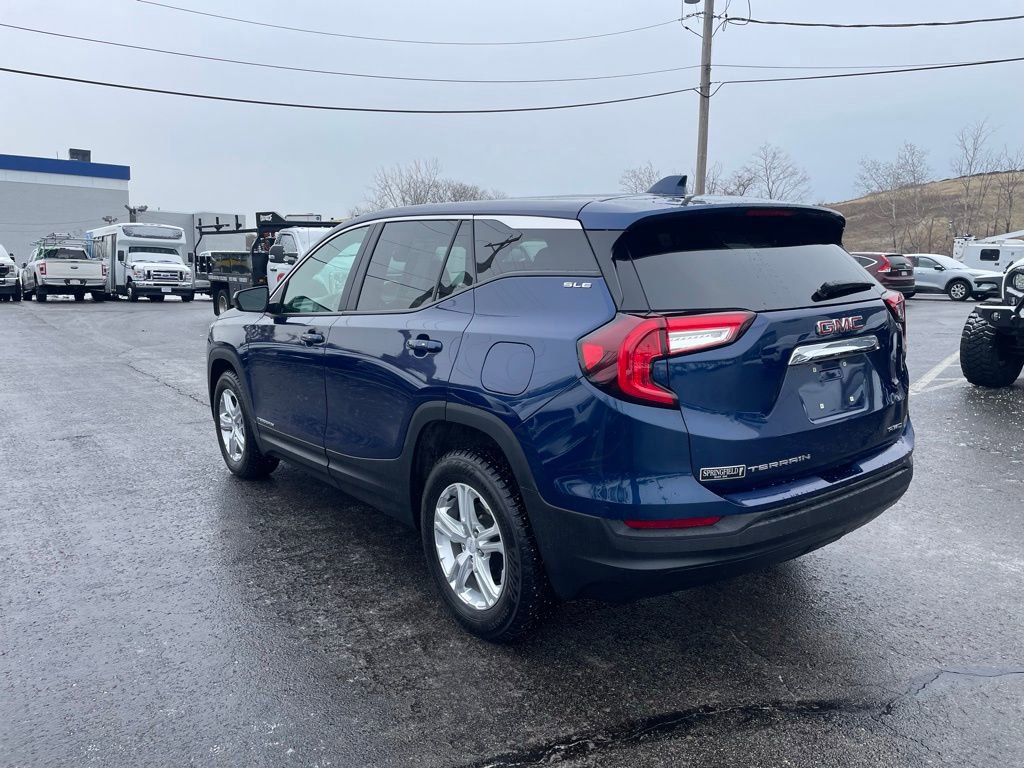 Used 2022 GMC Terrain SLE image 3