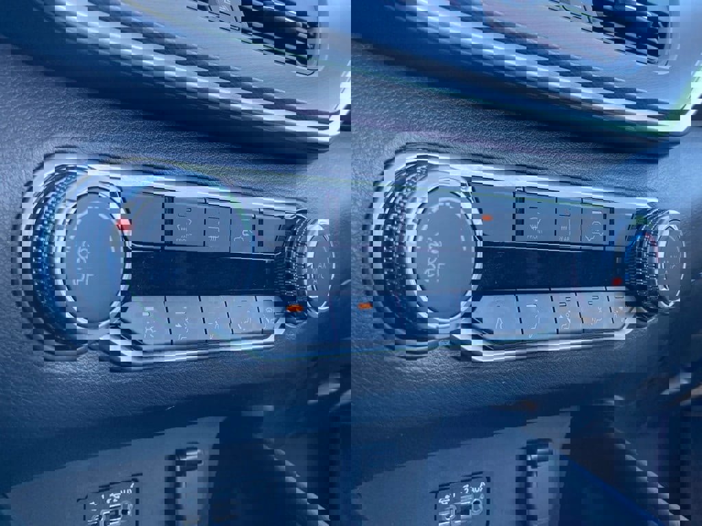 Used 2025 Nissan Altima 2.5 SR image 23