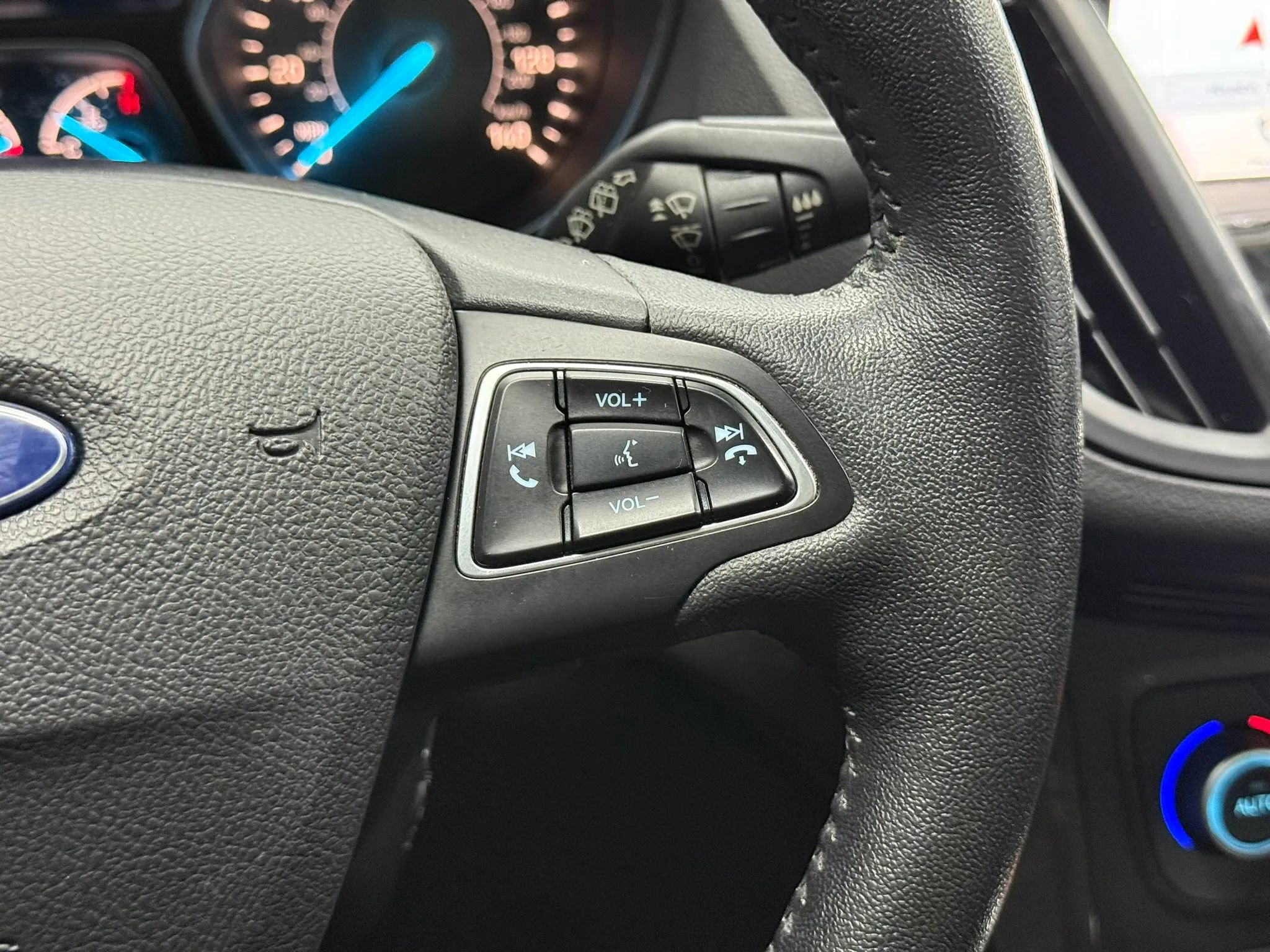Used 2018 Ford Escape Titanium image 28