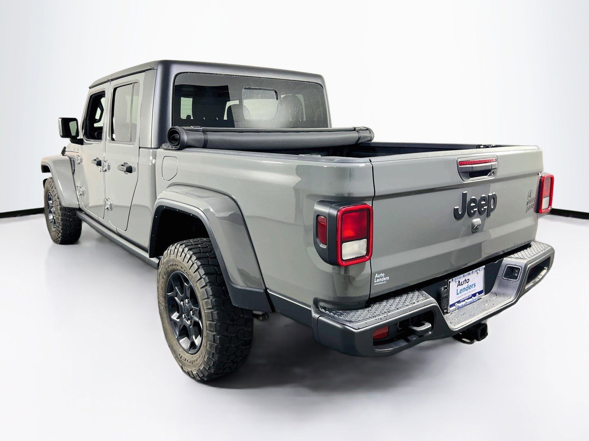 Used 2023 Jeep Gladiator Willys AWD/4WD image 7