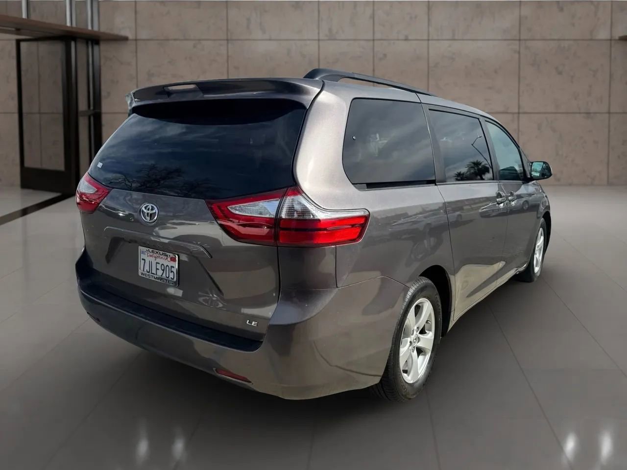 Used 2015 Toyota Sienna LE image 6