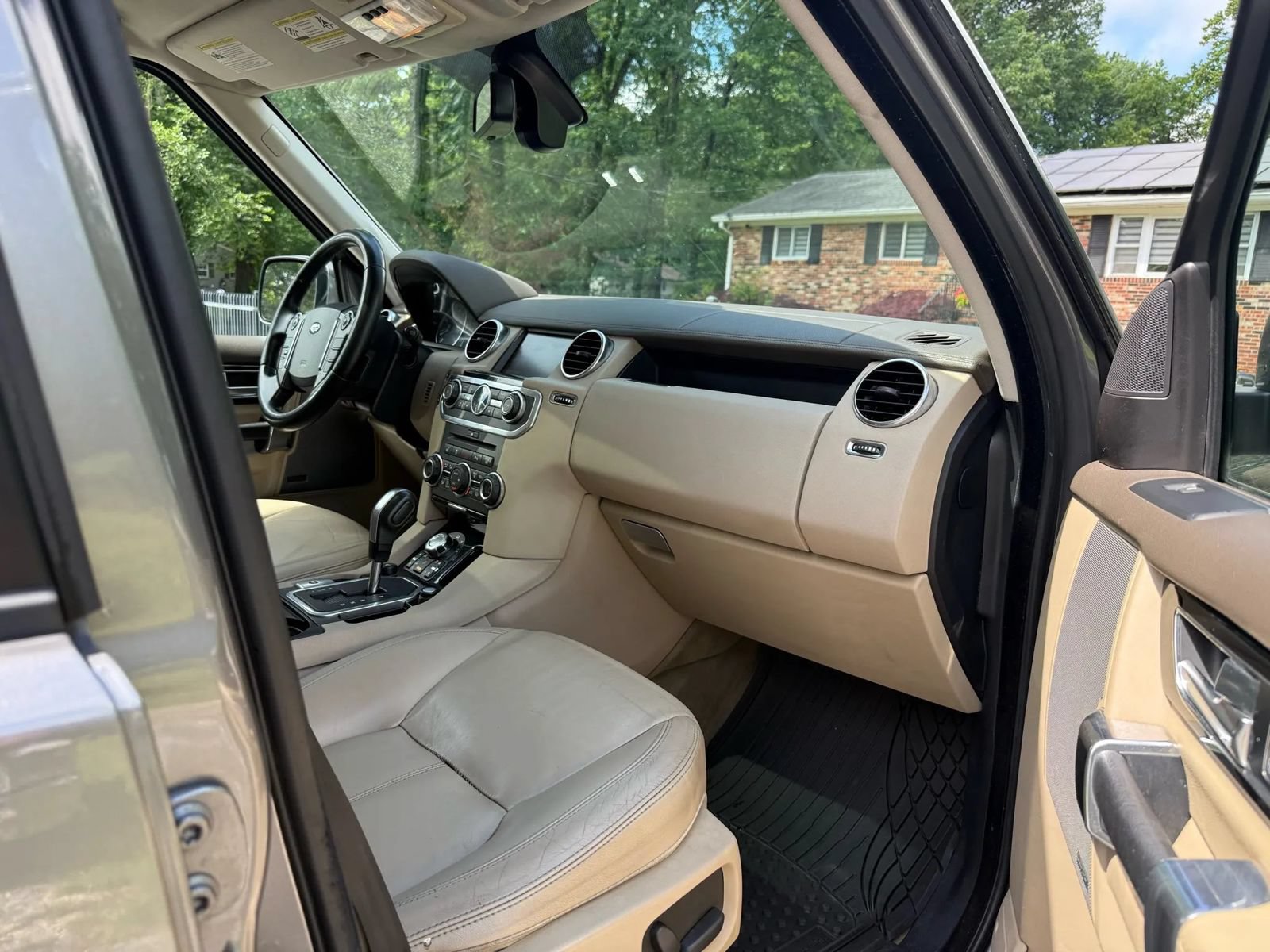 Used 2011 Land Rover LR4 HSE LUX AWD/4WD image 7