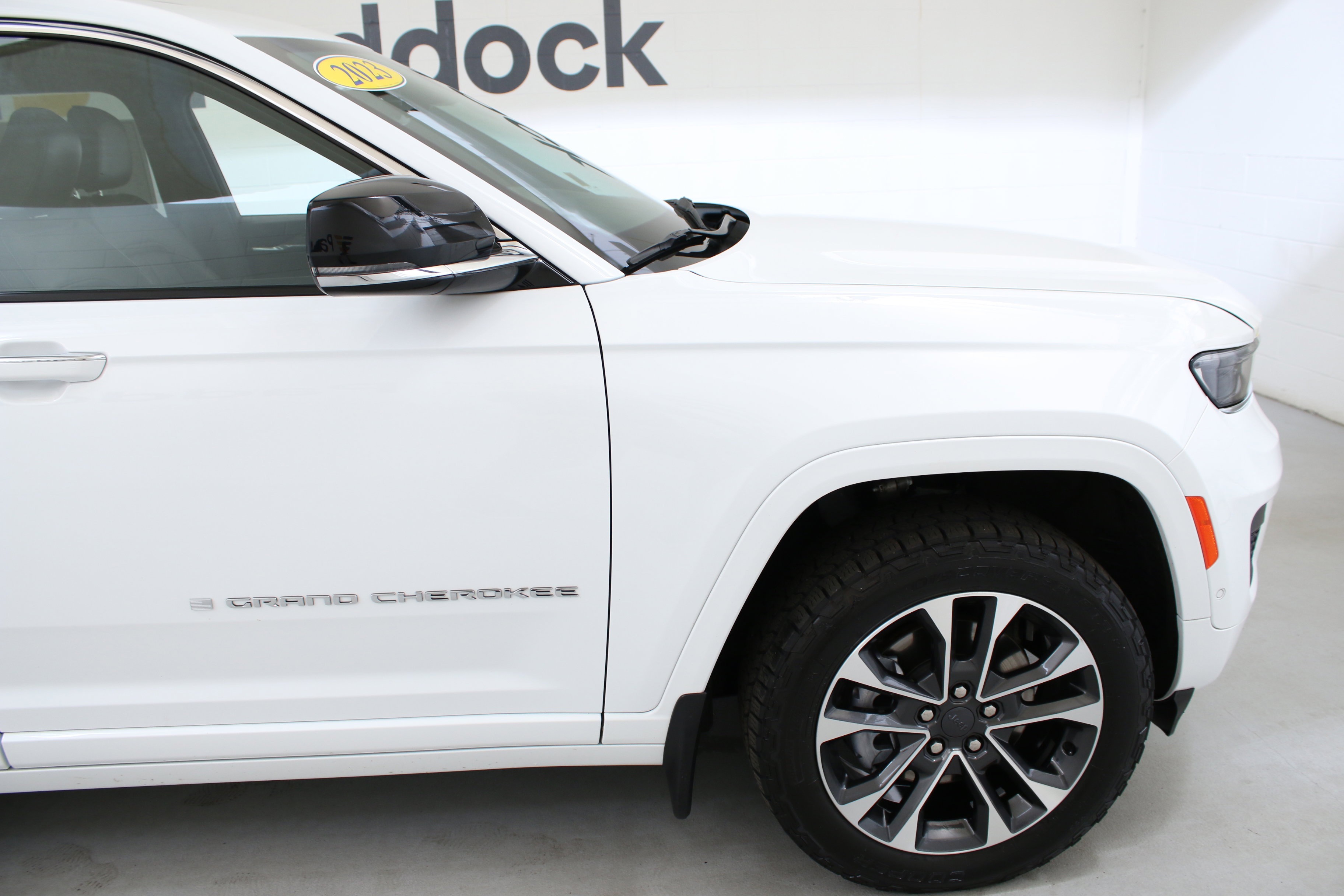 Used 2023 Jeep Grand Cherokee L Overland w/ MOPAR Finishing Package AWD/4WD image 11