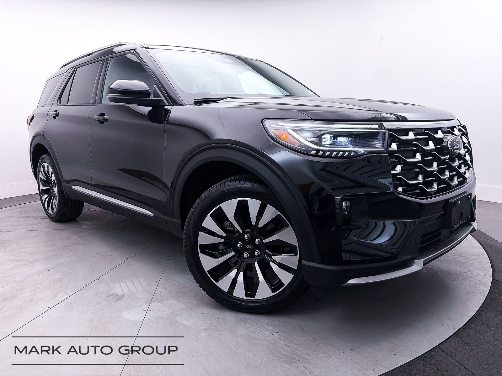 Used 2025 Ford Explorer Platinum w/ LUX Leather Package image 1