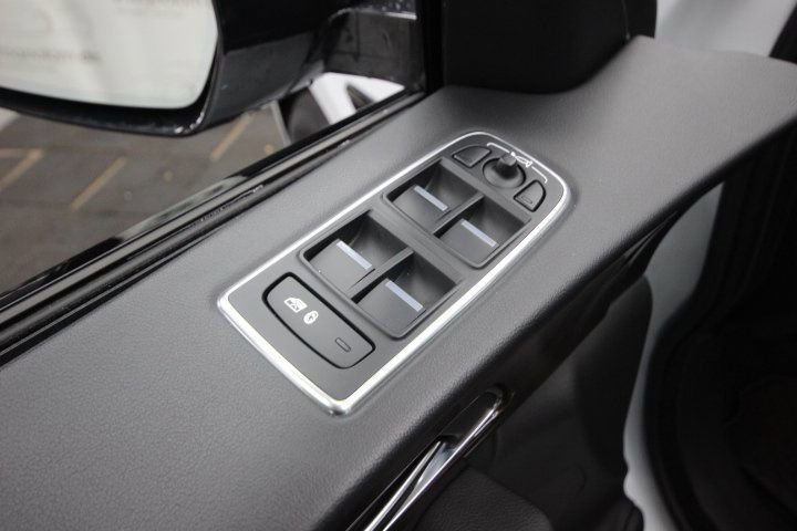 Used 2018 Jaguar F-PACE Prestige image 13