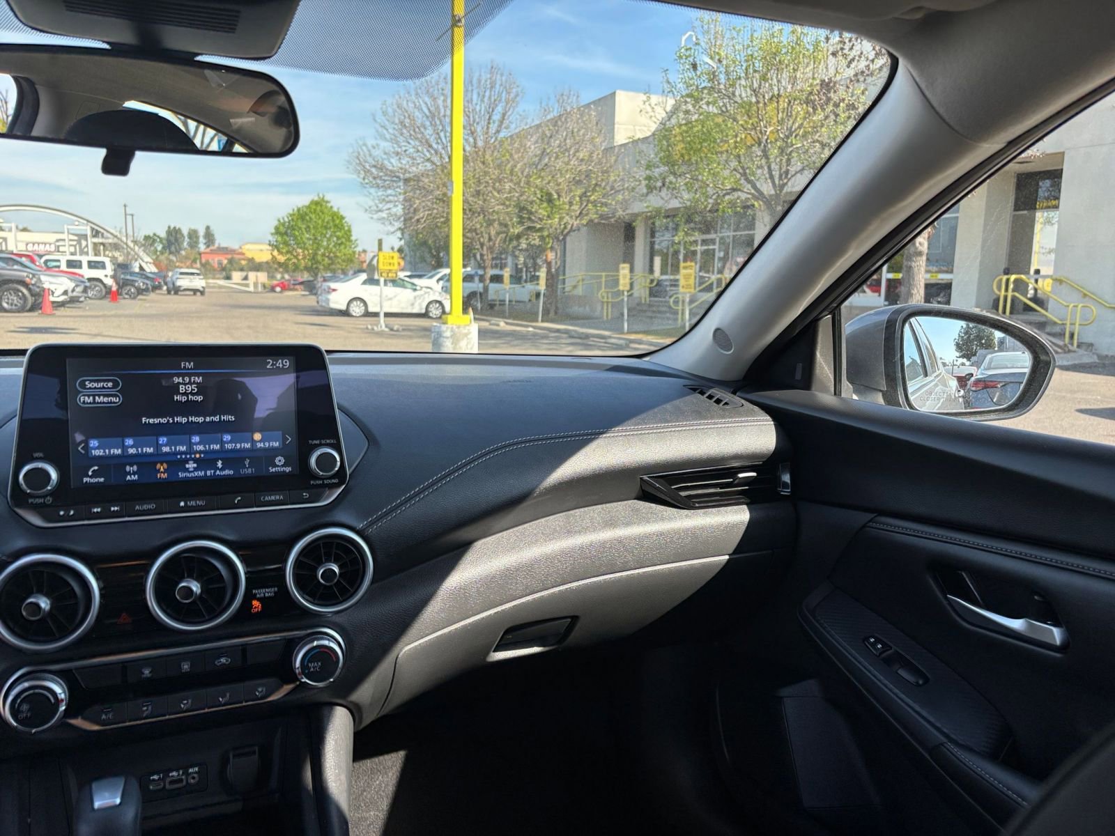 Used 2025 Nissan Sentra SV image 33