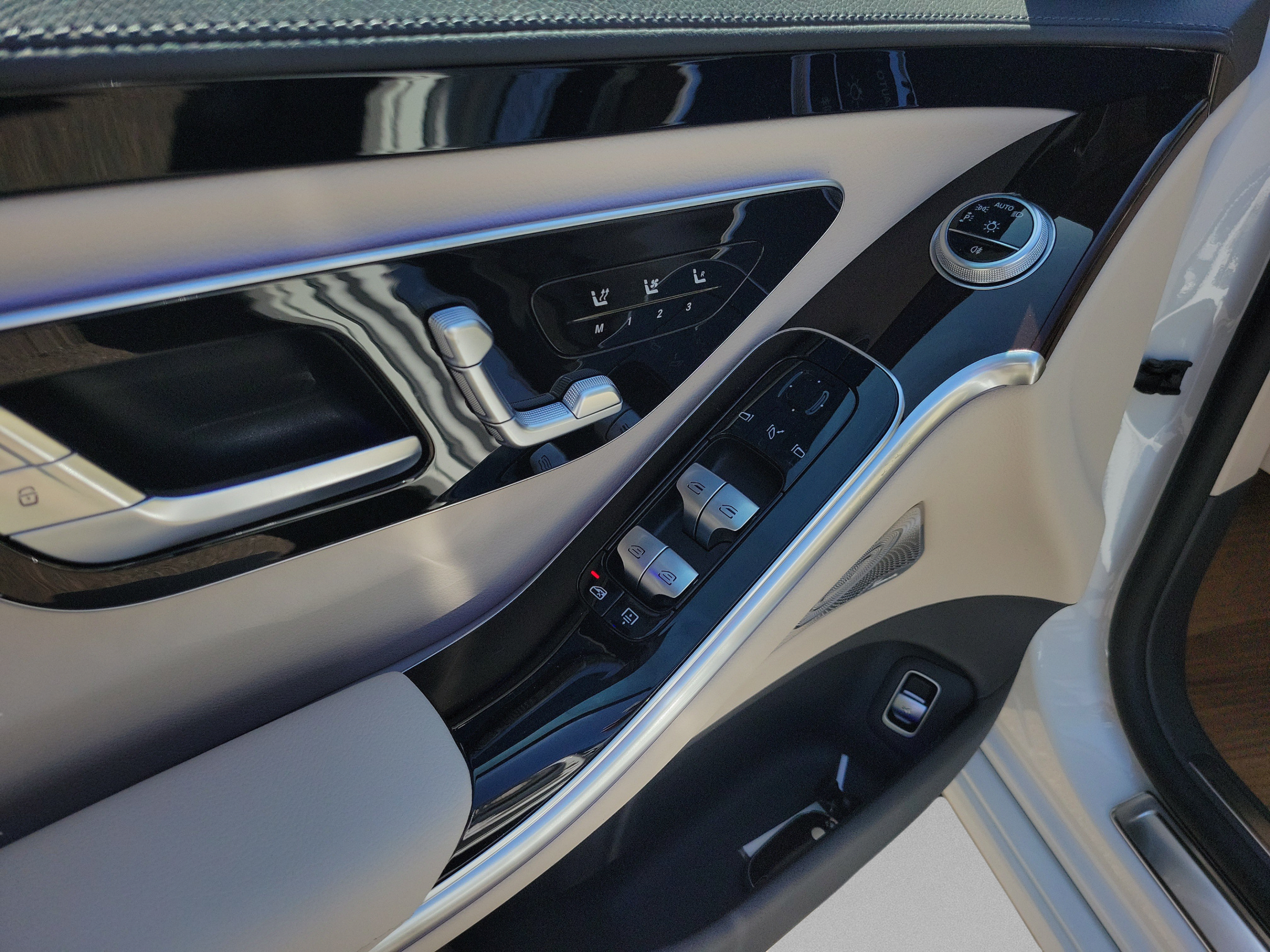 New 2026 Mercedes-Benz S 500 4MATIC image 16