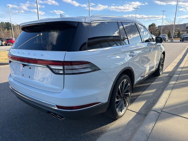 Used 2023 Lincoln Aviator Reserve w/ Equipment Group 201A image 5