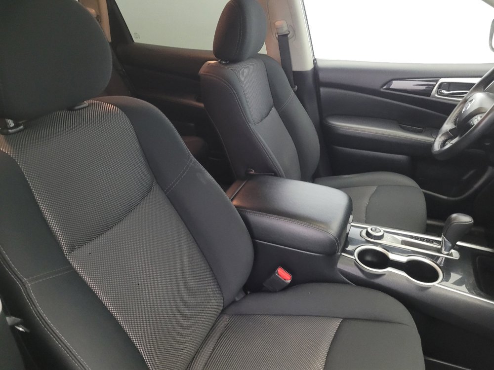 Used 2020 Nissan Pathfinder SV image 19