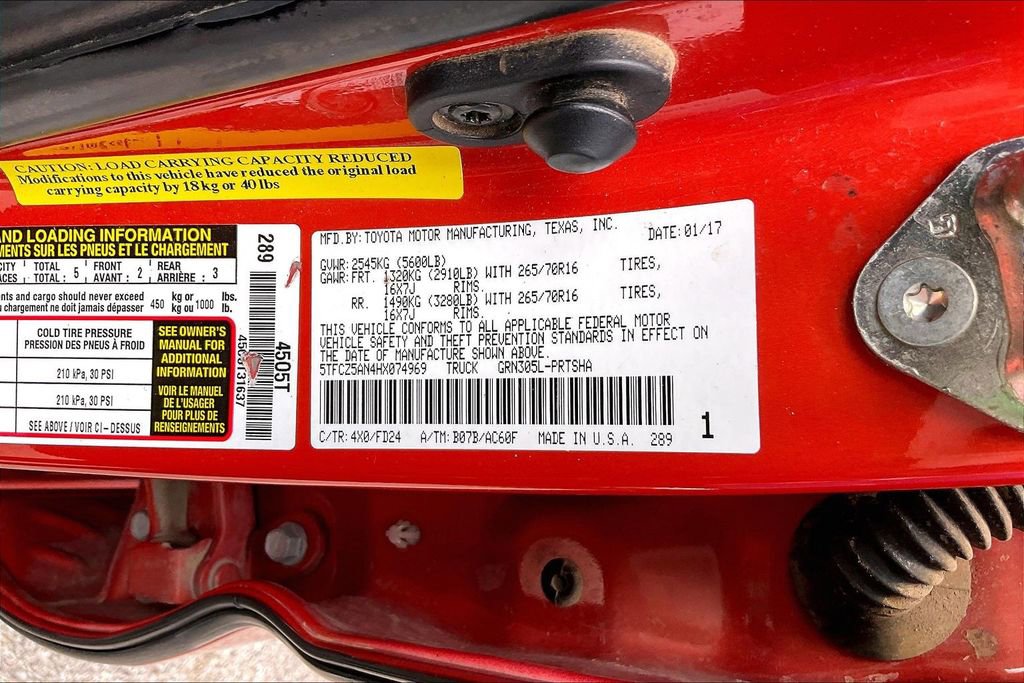 Used 2017 Toyota Tacoma TRD Off-Road w/ Tow Package (A/T) image 11