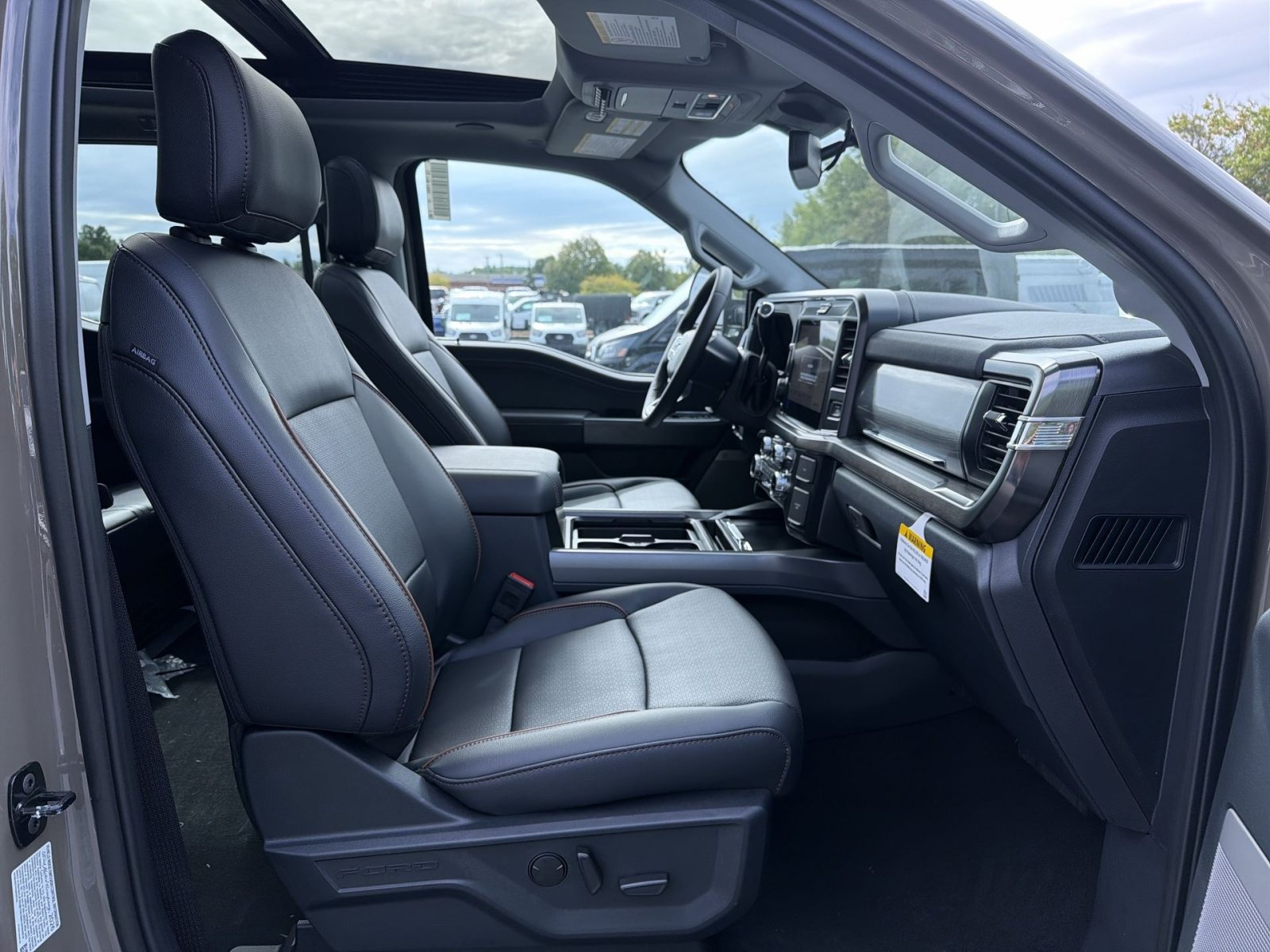 New 2027 Ford F350 Lariat w/ Lariat Ultimate Package AWD/4WD image 24